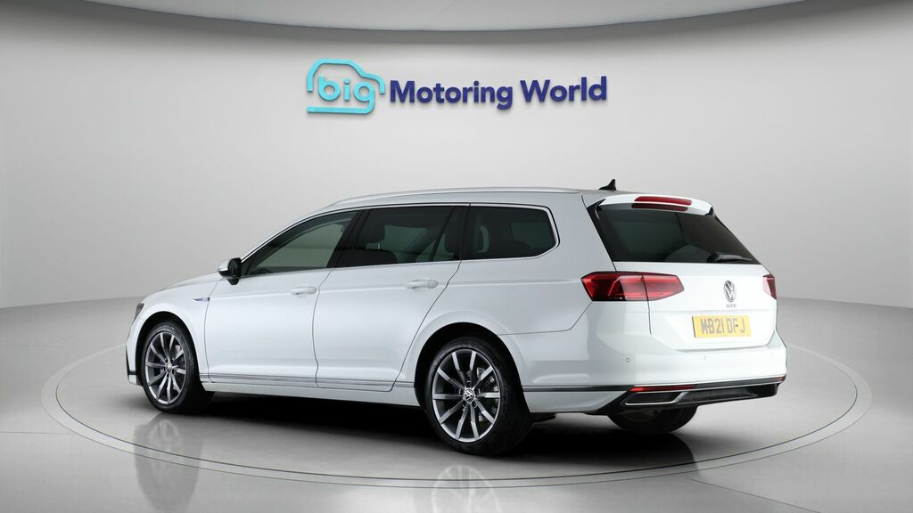 Volkswagen Passat Gte Advance MB21DFJ White #5