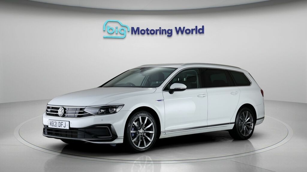 Volkswagen Passat Gte Advance MB21DFJ White #3