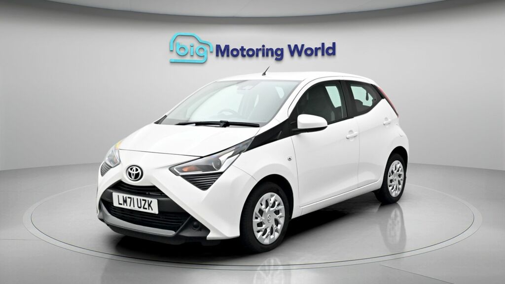 Toyota Aygo X X-play LM71UZK White #3