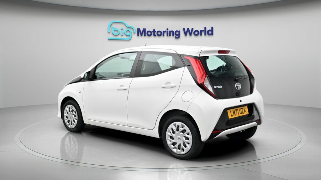 Toyota Aygo X X-play LM71UZK White #5