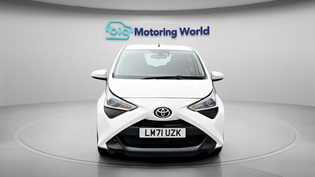 Toyota Aygo X X-play LM71UZK White #2