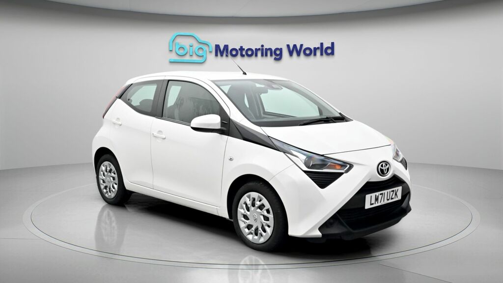 Toyota Aygo X X-play White