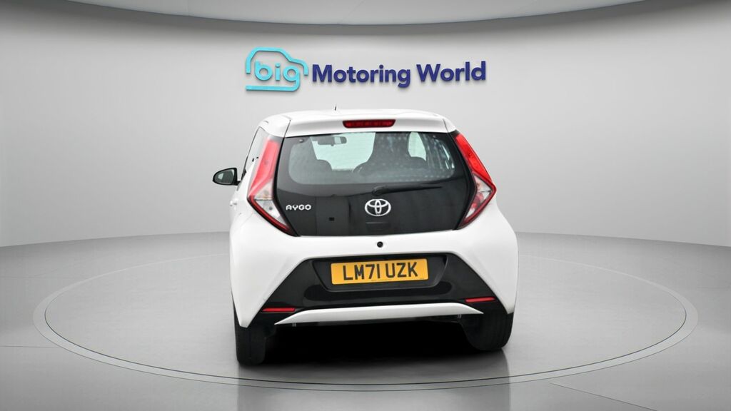 Toyota Aygo X X-play LM71UZK White #6