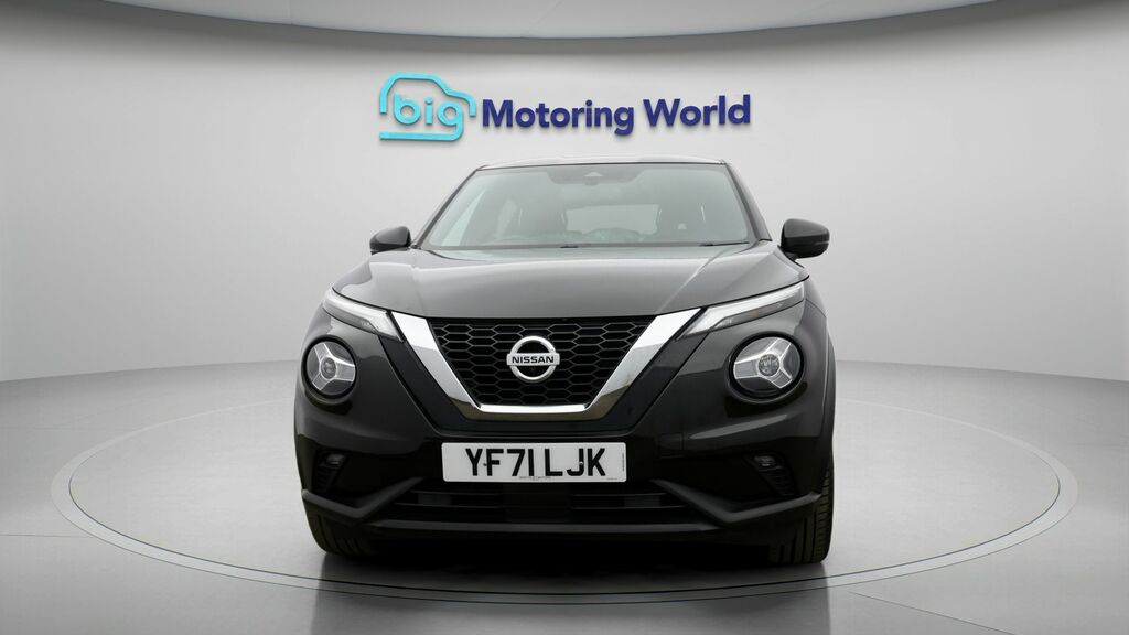 Nissan Juke Tekna Black #2