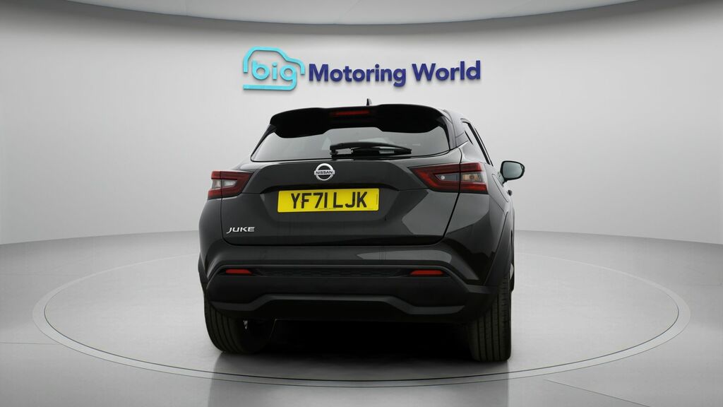 Nissan Juke Tekna Black #6