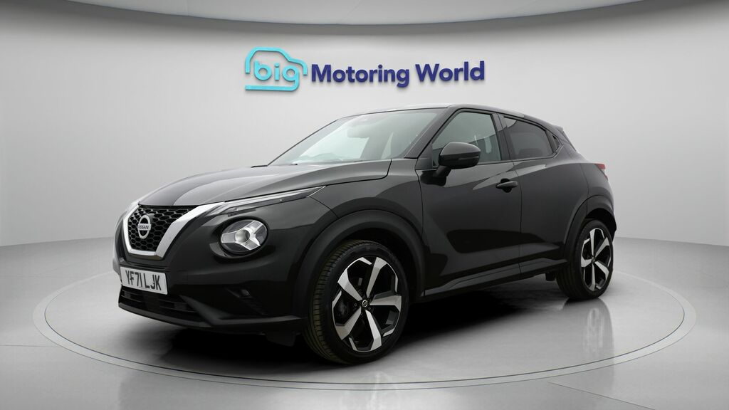 Nissan Juke Tekna Black #3