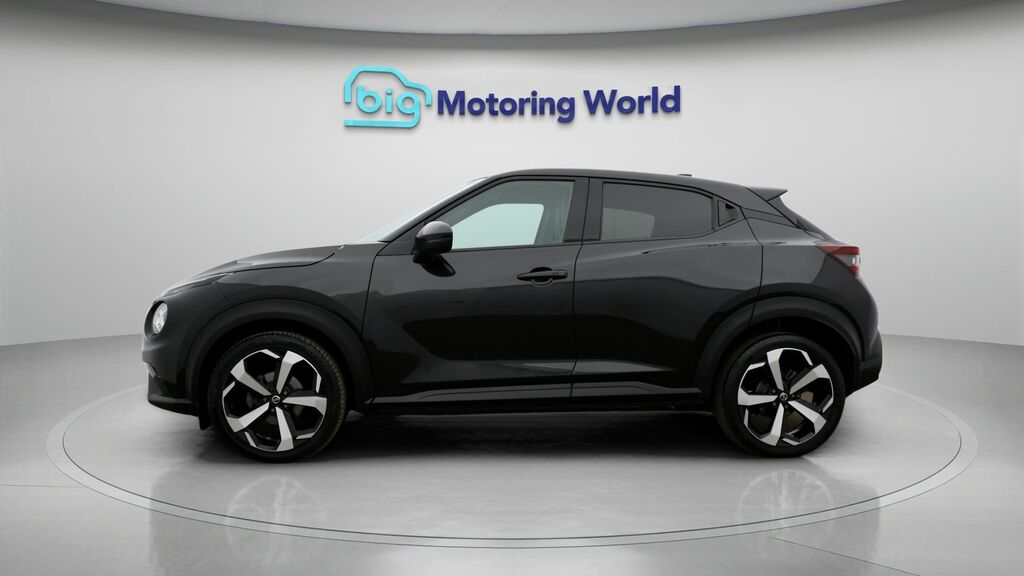Nissan Juke Tekna Black #4