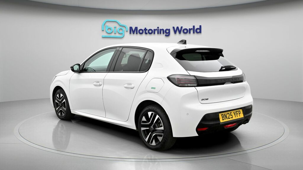 Peugeot 208 Allure White #5