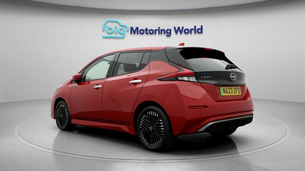 Nissan Leaf Tekna Red #5