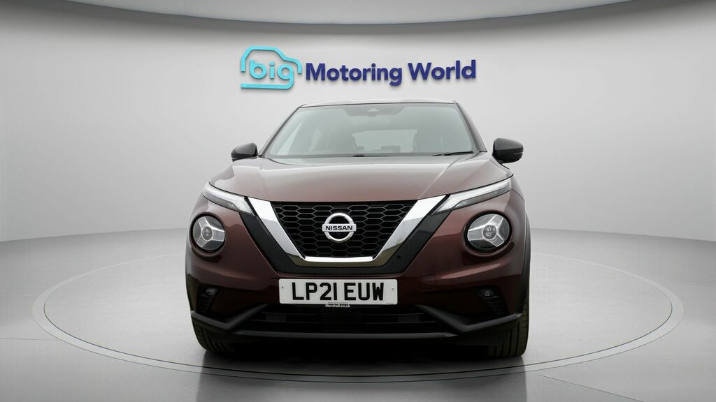 Nissan Juke Tekna Red #2