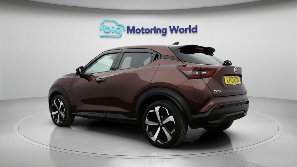 Nissan Juke Tekna Red #5