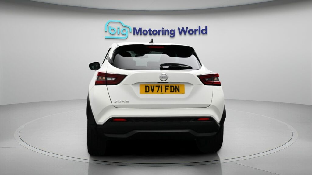 Nissan Juke Tekna White #6