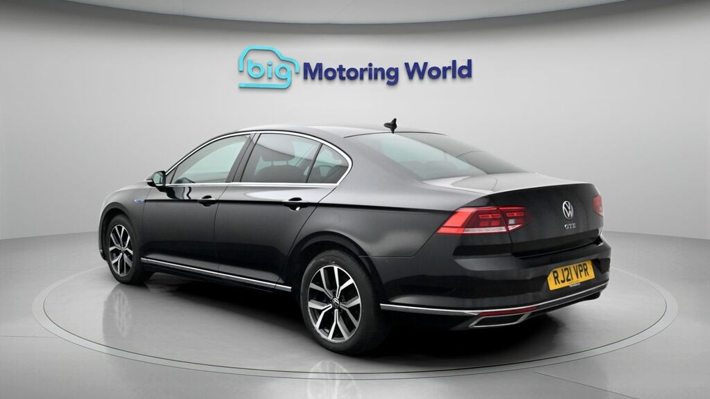 Volkswagen Passat Gte Black #5
