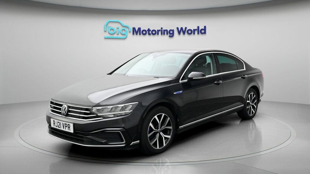 Volkswagen Passat Gte Black #3