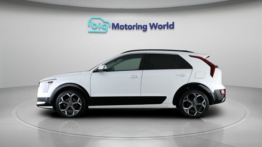 Kia Niro 3 YT23GZG White #4