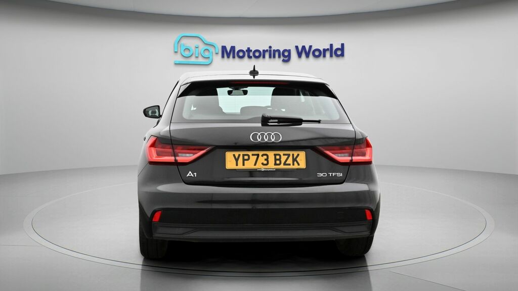 Audi A1 Technik YP73BZK Black #6