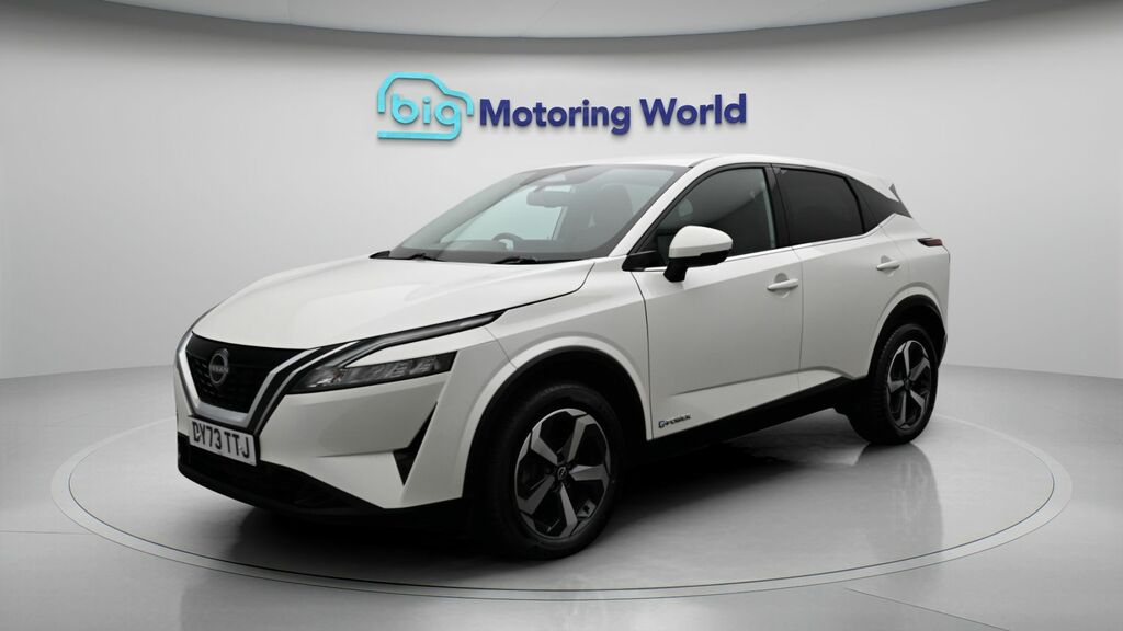Nissan Qashqai N-connecta DY73TTJ White #3