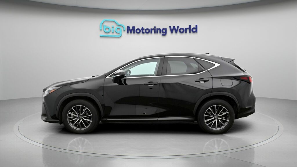 Lexus NX Premium Black #4