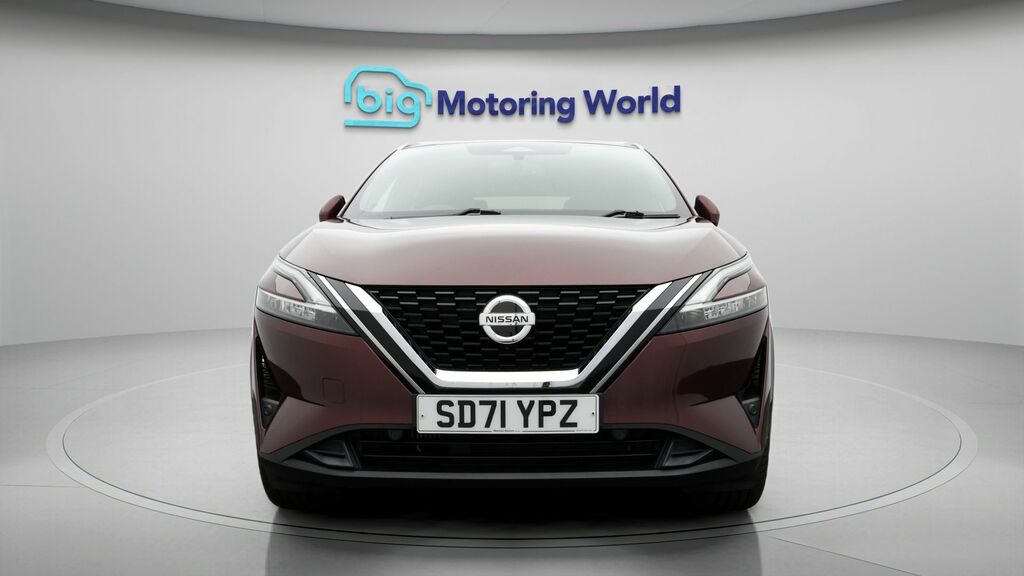 Nissan Qashqai Tekna Red #2
