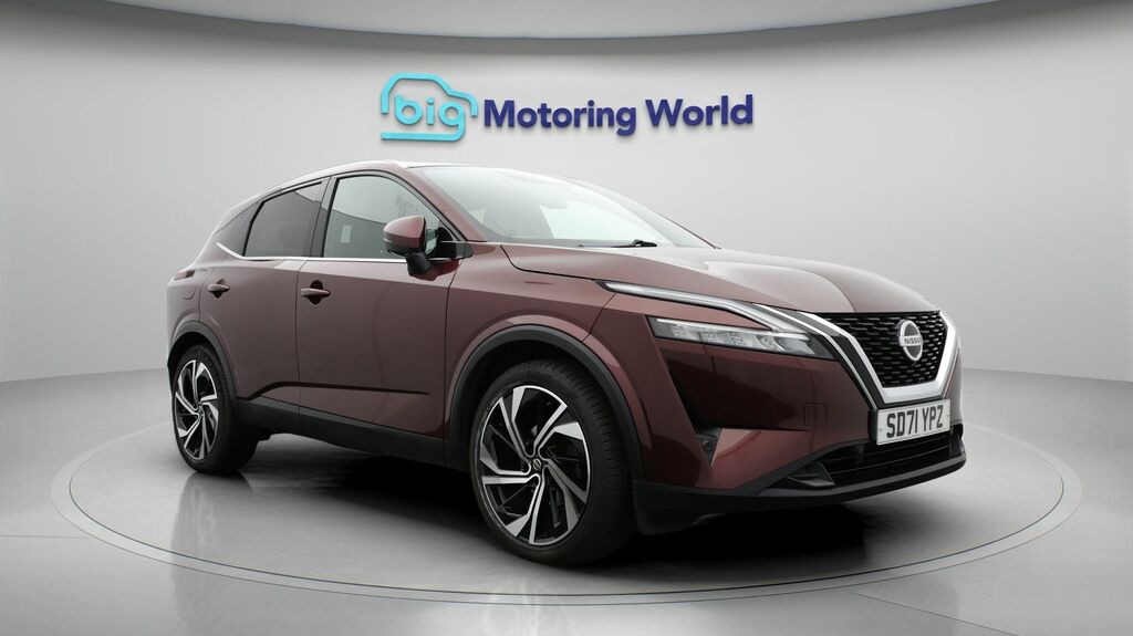 Nissan Qashqai Tekna Red