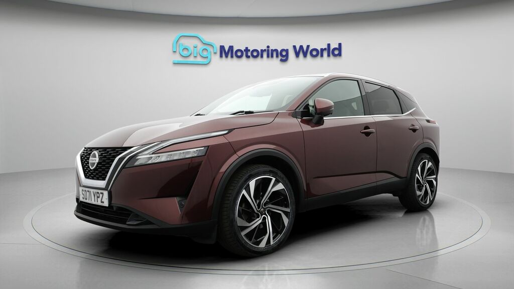 Nissan Qashqai Tekna Red #3