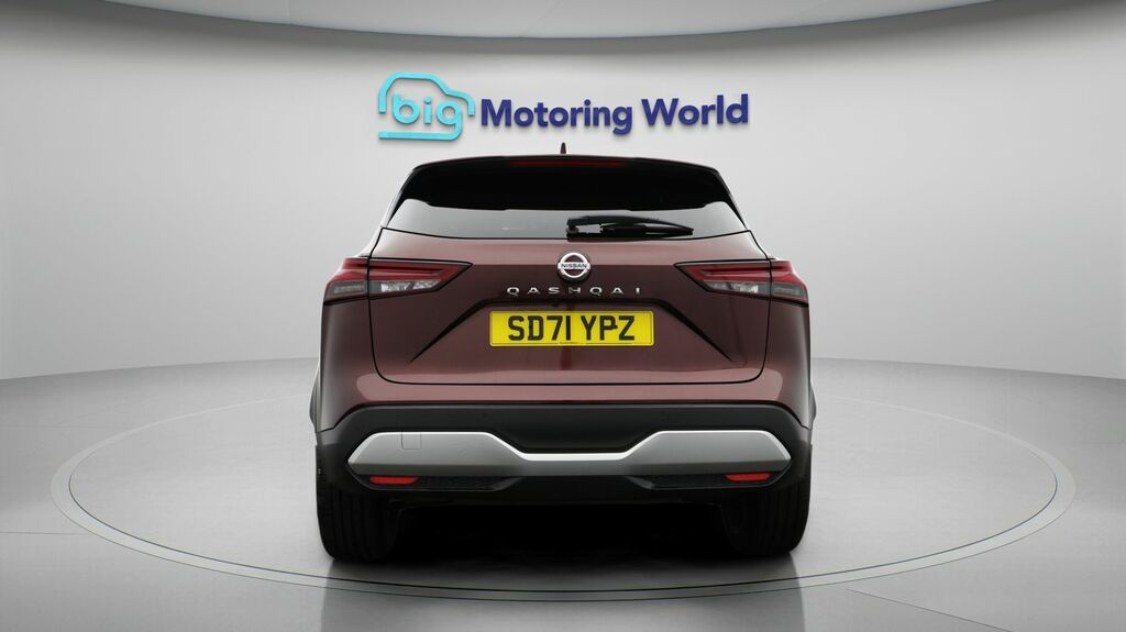 Nissan Qashqai Tekna Red #6