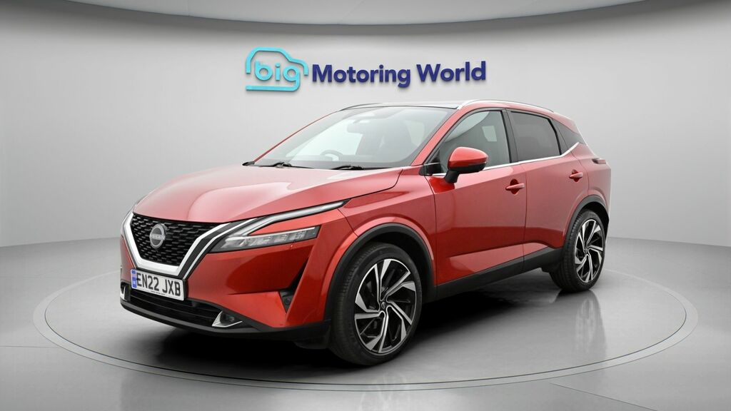 Nissan Qashqai Tekna Red #3