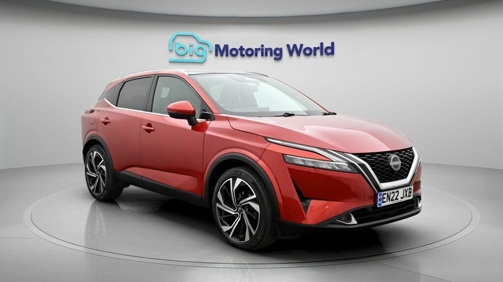 Nissan Qashqai Tekna Red
