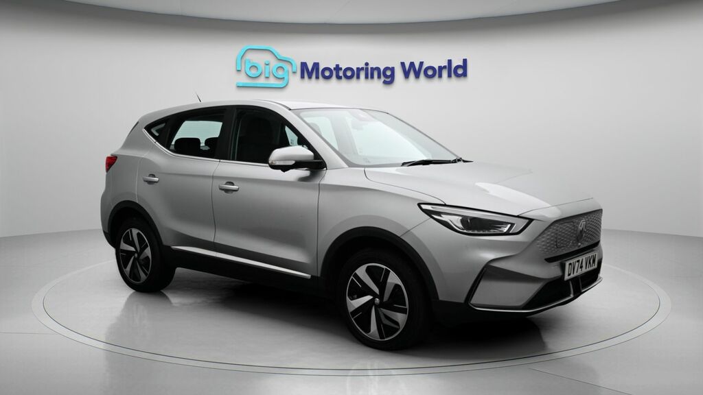 MG ZS Se Long Range Silver
