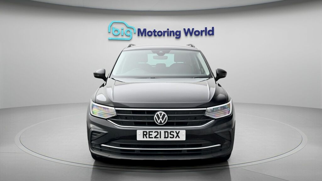 Volkswagen Tiguan Life RE21DSX Black #2