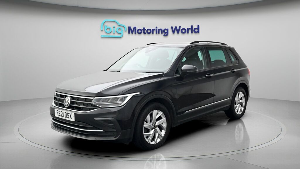 Volkswagen Tiguan Life RE21DSX Black #3