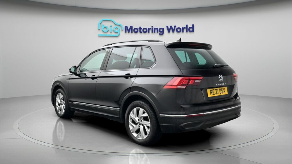 Volkswagen Tiguan Life RE21DSX Black #5