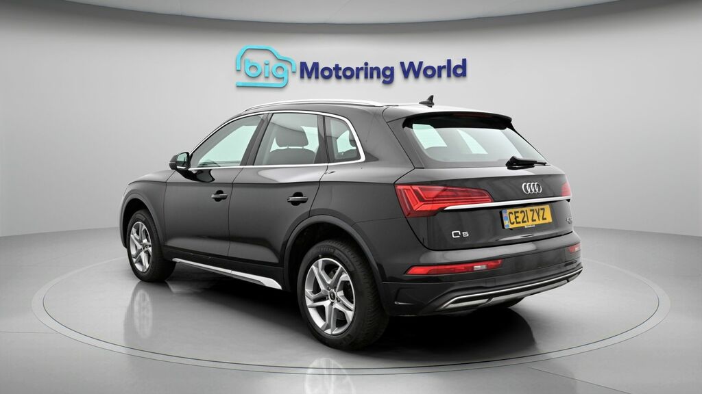 Audi Q5 Sport CE21ZYZ Black #5