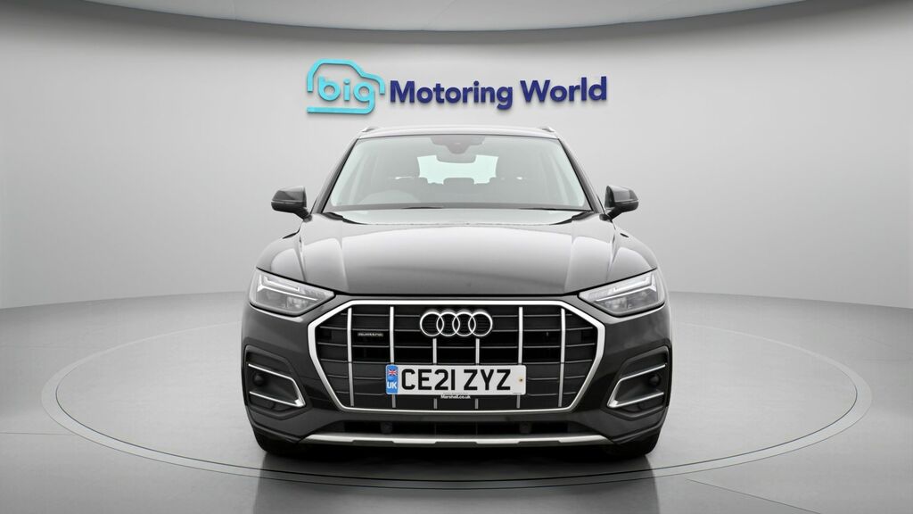 Audi Q5 Sport CE21ZYZ Black #2