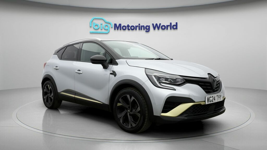 Renault Captur E-tech Engineered Black