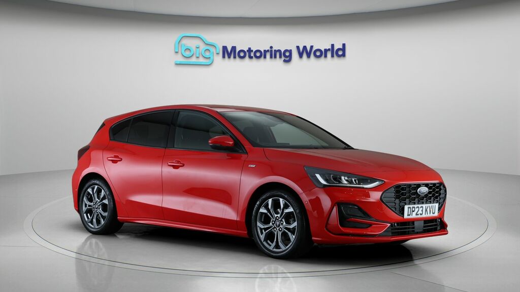 Ford Focus St-line Red
