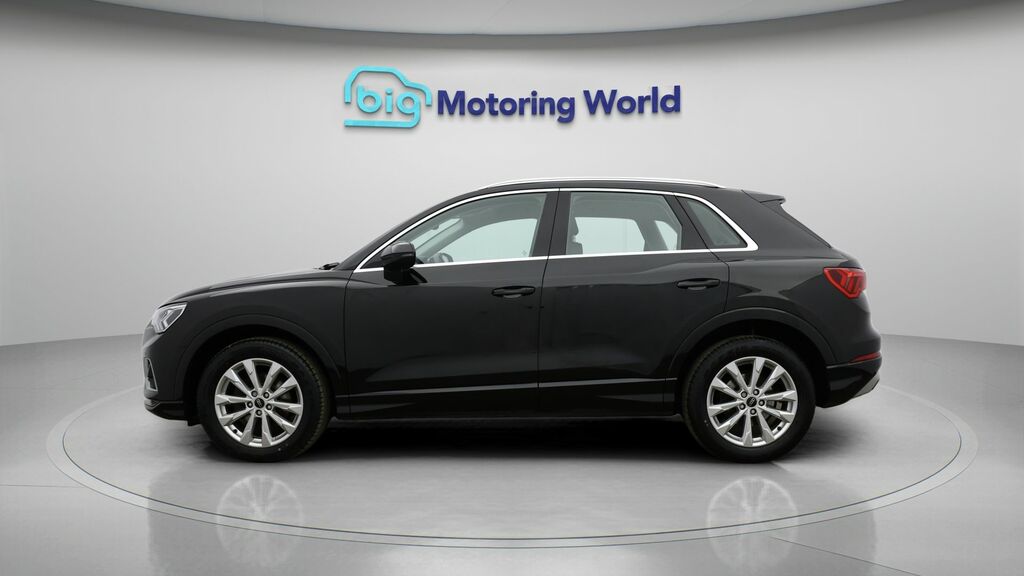 Audi Q3 Sport Black #4