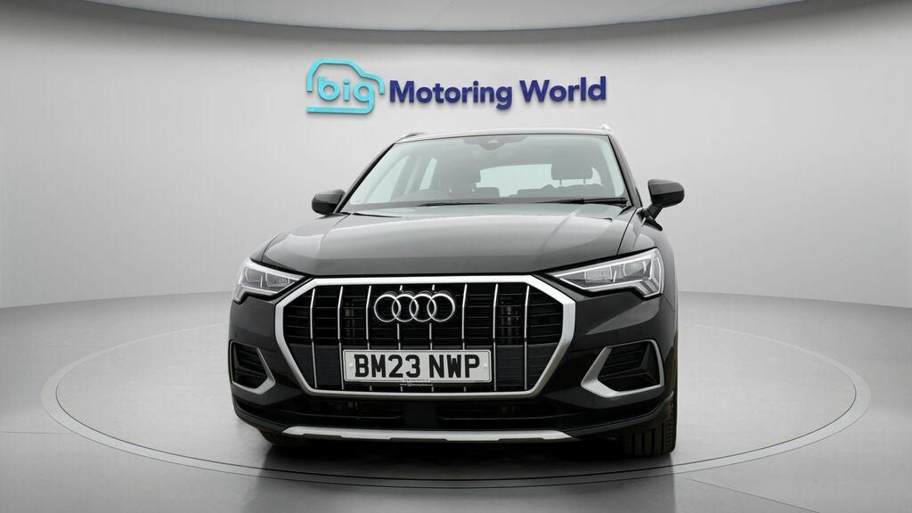 Audi Q3 Sport Black #2