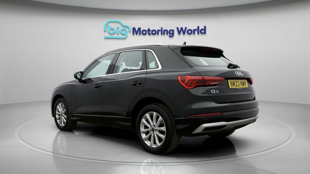 Audi Q3 Sport Black #5