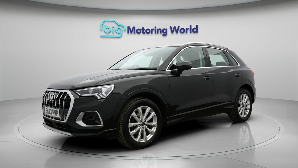 Audi Q3 Sport Black #3