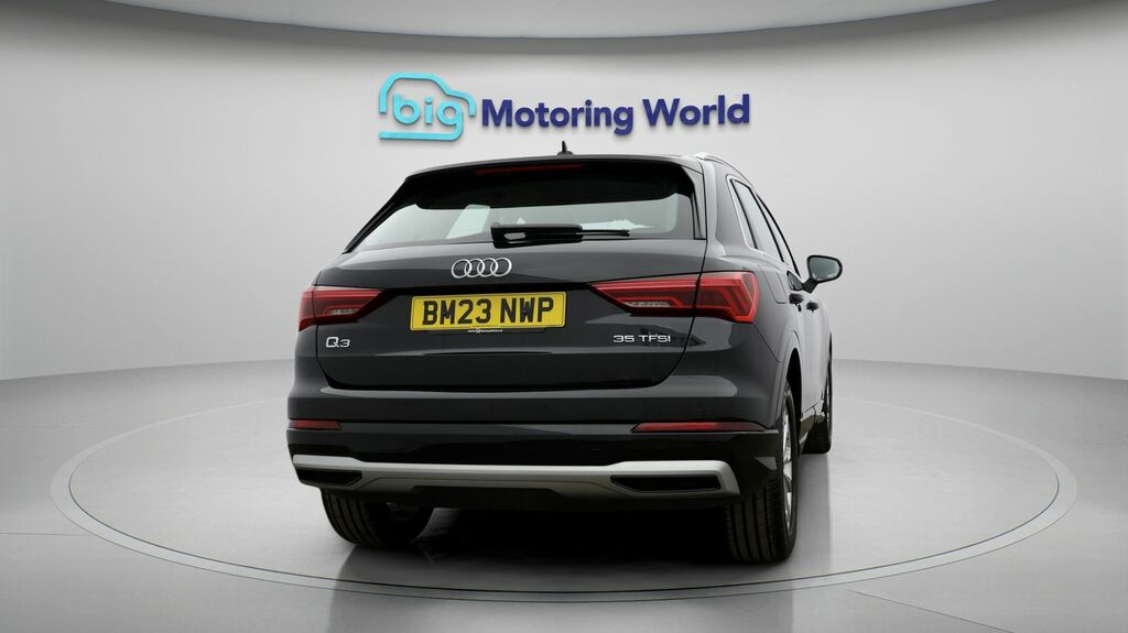 Audi Q3 Sport Black #6