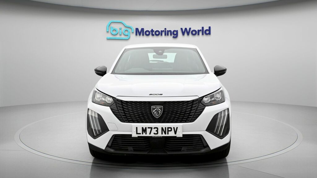 Peugeot 2008 Active White #2