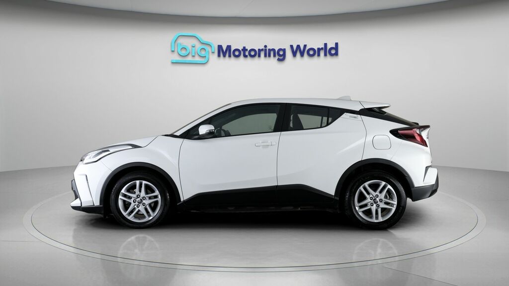 Toyota C-Hr Icon DY23UYJ White #4
