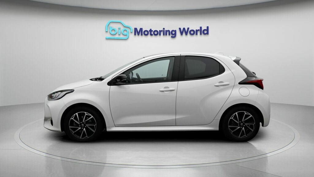 Toyota Yaris Design LM22FXD White #4