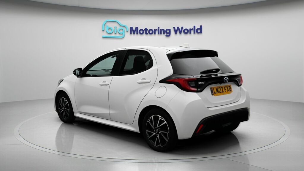 Toyota Yaris Design LM22FXD White #5