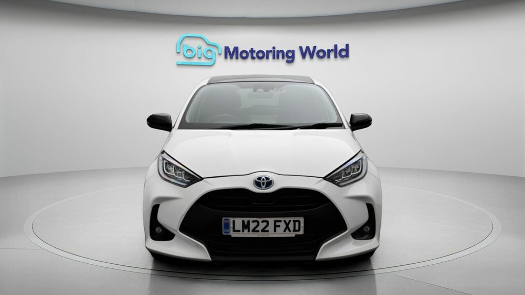 Toyota Yaris Design LM22FXD White #2