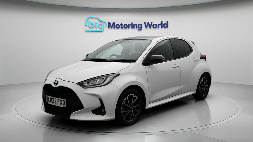 Toyota Yaris Design LM22FXD White #3