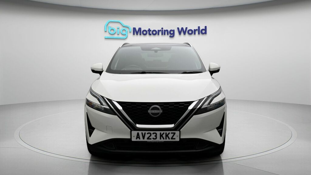 Nissan Qashqai Tekna AV23KKZ White #2