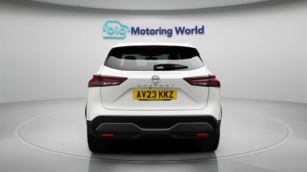 Nissan Qashqai Tekna AV23KKZ White #6