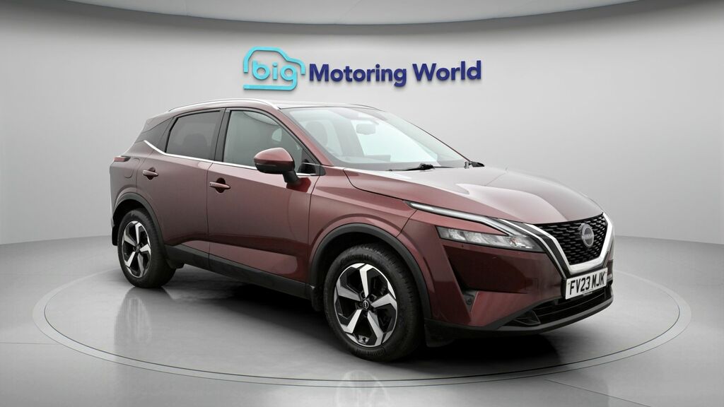 Nissan Qashqai N-connecta Red